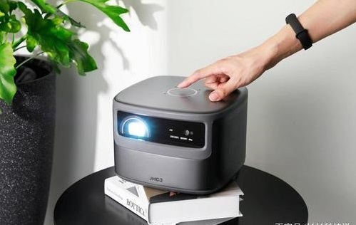 家用投影儀怎么選？堅果J10用品質(zhì)打動人心