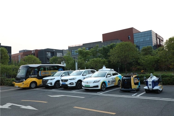 上帝視角顯神通，蘑菇智行實(shí)際道路演示