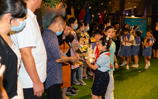 希沃?jǐn)y手王老吉，讓教師節(jié)只暖心、不上火!