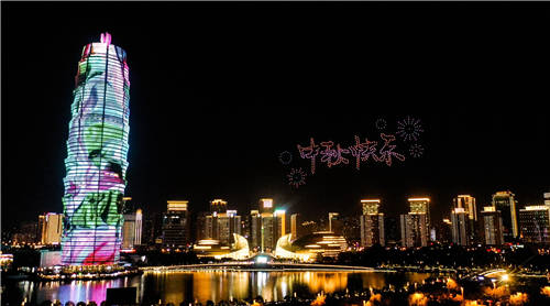 帥爆了！500架無人機(jī)表演在大玉米點(diǎn)亮鄭州，助力HUAWEI nova9系列發(fā)布