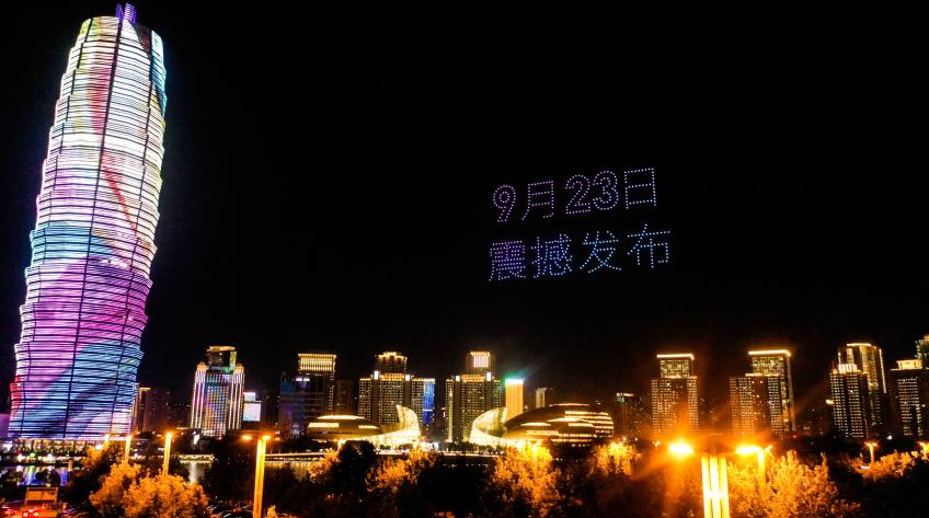 帥爆了！500架無人機(jī)表演在大玉米點(diǎn)亮鄭州，助力HUAWEI nova9系列發(fā)布