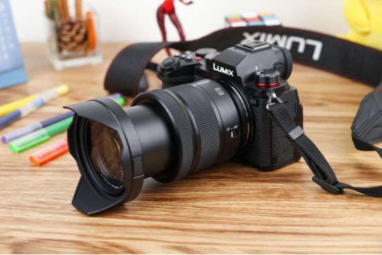 松下LUMIX S5掛機(jī)頭？當(dāng)然是LUMIX S 20-60mm
