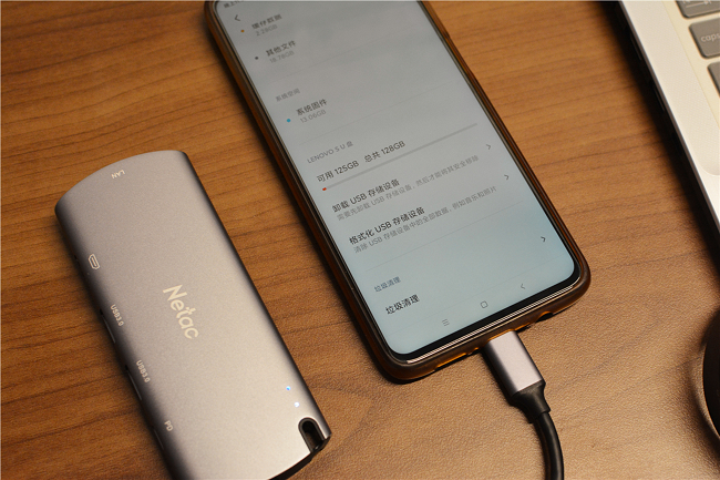 筆記本接口容量不夠用？朗科擴(kuò)展塢一機(jī)N用，分分鐘搞定