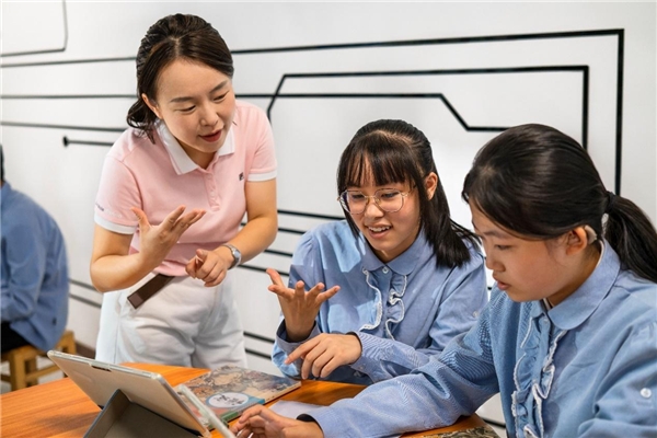 希沃服務(wù)態(tài)度TVC上線，希沃人以熱愛守護(hù)教育信息化最后一公里