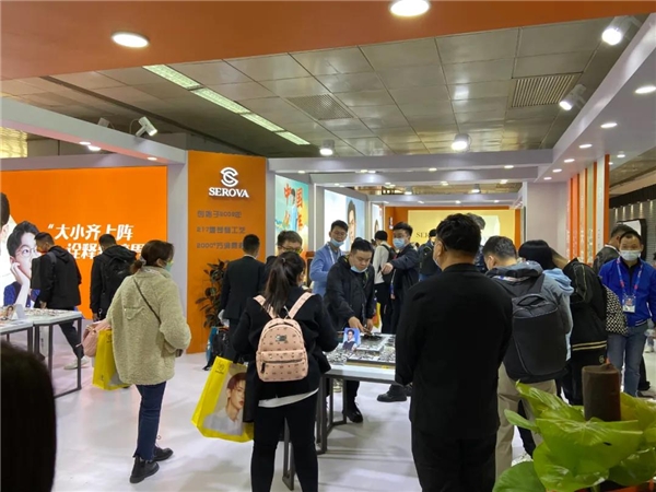 相伴金秋十月，北京眼鏡展施洛華締造專屬時(shí)尚盛宴