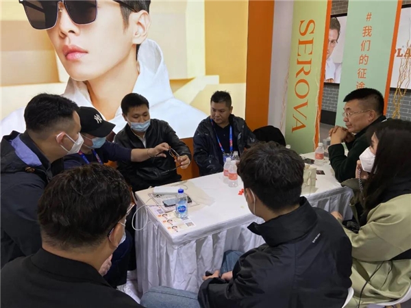 相伴金秋十月，北京眼鏡展施洛華締造專屬時(shí)尚盛宴