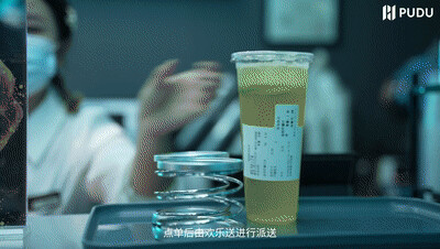 普渡機(jī)器人“歡樂送”入駐踏浪電競，科技感爆棚！