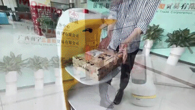 普渡機器人亮相廣西母嬰融合發(fā)展峰會，共謀母嬰行業(yè)發(fā)展新生態(tài)