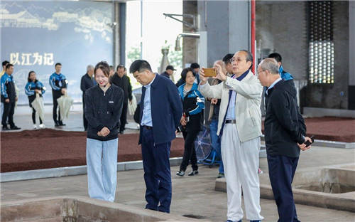 ?就在秋糖前，一批白酒泰斗密集調(diào)研了江小白