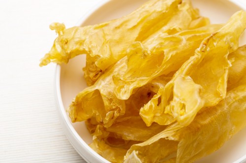 官棧摘掉中式滋補的“玄學(xué)”面紗，讓消費者從“吃花膠”開始