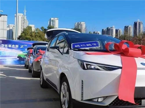 “我們提車啦！”合創(chuàng)Z03正式交付，不負等待