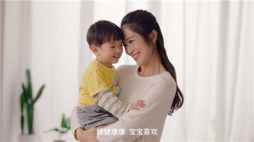 紅人寶寶坦言“不想紅”，全棉時(shí)代100%純凈棉助力健康成長