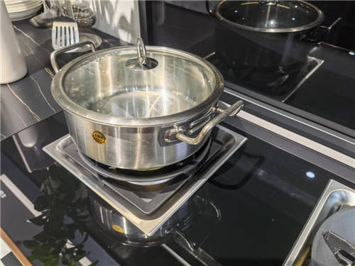 集成灶十大品牌中蒸烤集成灶哪個(gè)牌子好？
