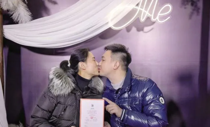 恭喜：來酷科技品牌代言人——游泳一哥張琳向排球女神求婚成功了！