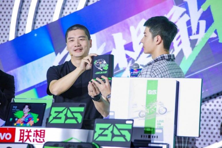 王一博續(xù)約聯(lián)想品牌代言人，2022繼續(xù)敢想敢搏！