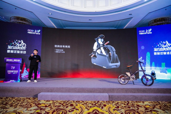 綠色出行陣營再添生力軍！雅迪電動車參加2021中國自行車產(chǎn)業(yè)大會