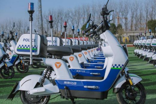 換上新裝備，執(zhí)勤更高效，雅迪電動車助力六安市平安建設(shè)