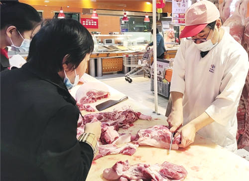 看庖丁達人郭康林8分鐘大顯身手 上家樂福春節(jié)買“好”、“省”豬肉