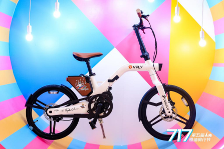 雅迪電動(dòng)車(chē)緊跟潮流，實(shí)現(xiàn)與年輕人對(duì)話