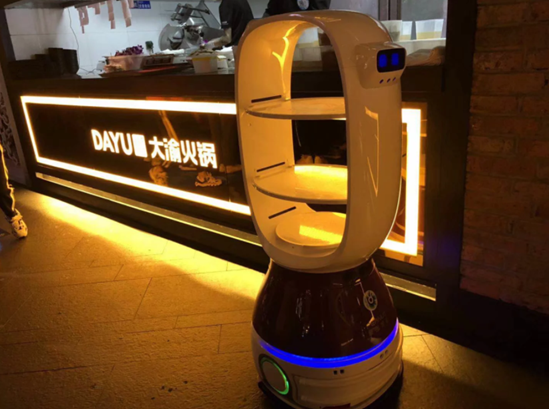 春節(jié)多地餐飲市場迎來消費旺季 大量餐企招聘機器人服務(wù)員