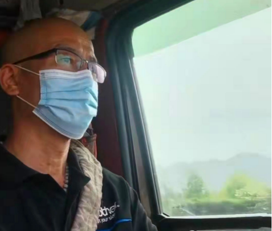 卡車司機(jī)王智芳：因?yàn)闈M幫 從行走高原回歸大道坦途