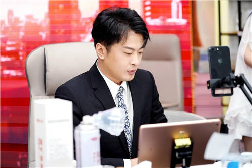 辛選的主播團(tuán)隊(duì)為何成長如此迅捷？辛巴在演講中給出了答案