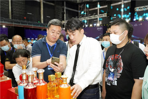 上榜《2021胡潤(rùn)慈善榜》的辛選創(chuàng)始人辛巴，不僅僅捐了1.5億那么簡(jiǎn)單