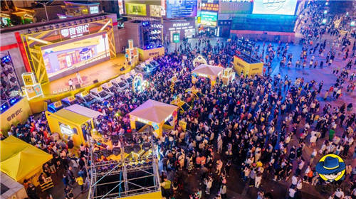“零食經(jīng)濟”當(dāng)?shù)?，零食很忙門店破1000家，狂歡現(xiàn)場人氣圈粉