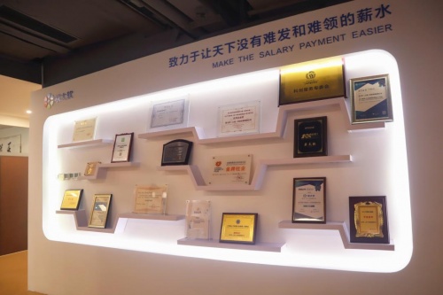 校企聯(lián)動，上海大學MBA中心攜手薪太軟共育人力資本專業(yè)人才