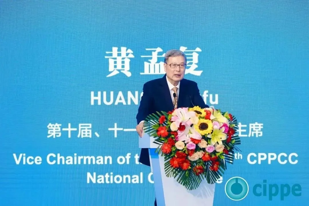 第十屆、第十一屆全國(guó)政協(xié)副主席黃孟復(fù)出席開(kāi)幕式并宣布大會(huì)開(kāi)幕.jpg