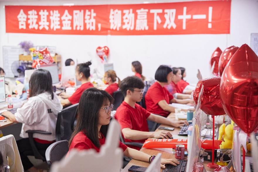 大促開啟后，入駐拼多多百億補(bǔ)貼的農(nóng)貨、國(guó)貨商家同比增長(zhǎng)了2倍以上.jpg
