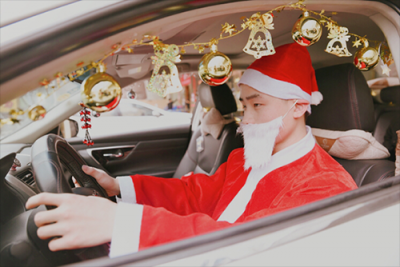 Skr人才，這年頭圣誕老人都開(kāi)車了