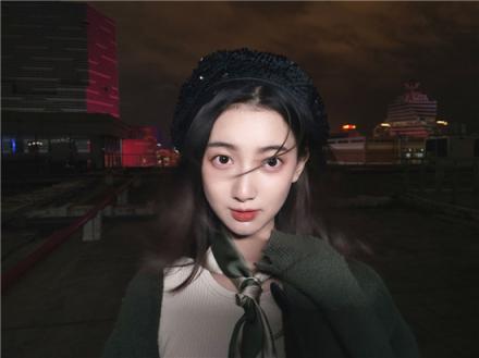攝影師MOOM評測美圖V7 暗夜絕美人像一臺手機搞定！