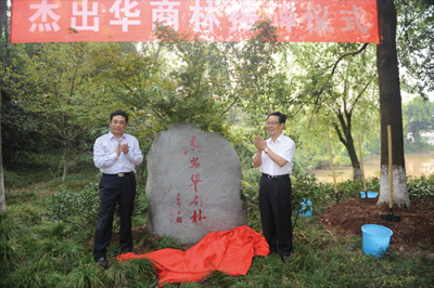 有感慈善回歸圣壇，盧俊卿再捐2億扶貧