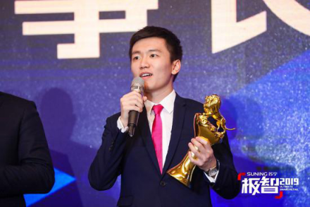蘇寧年終大賞萬名員工，張近東：激勵是最甜蜜的約束