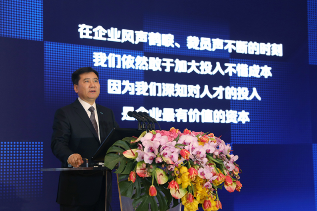 蘇寧年終大賞萬名員工，張近東：激勵是最甜蜜的約束