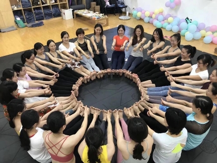 每日瑜伽APP-零基礎快速入門，讓你健康變美不再是夢！