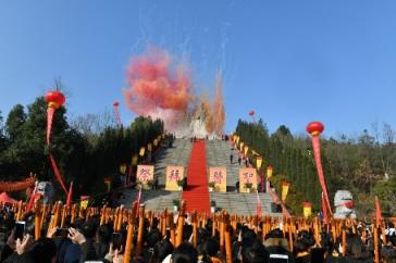 我有幸現(xiàn)場(chǎng)參與張仲景誕辰日盛典，祭拜醫(yī)圣祈福健康！