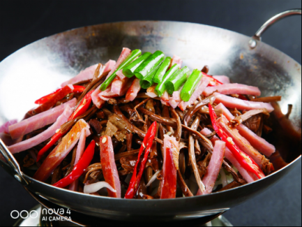 “硬核”的高校食堂，竟然也做著低卡的學(xué)生餐？