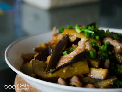 “硬核”的高校食堂，竟然也做著低卡的學(xué)生餐？