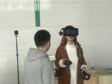 “VR/AR科普進校園”系列活動來到南昌市第十九中學(xué)