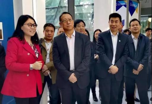 全國(guó)政協(xié)副主席鄭建邦一行蒞臨迅鰩科技參觀調(diào)研