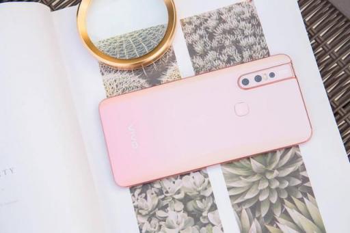 vivo S1寵愛粉強勢來襲，超強自拍發(fā)現(xiàn)更美的你