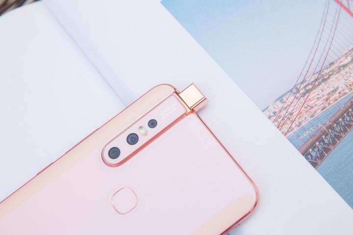 vivo S1寵愛粉強勢來襲，超強自拍發(fā)現(xiàn)更美的你