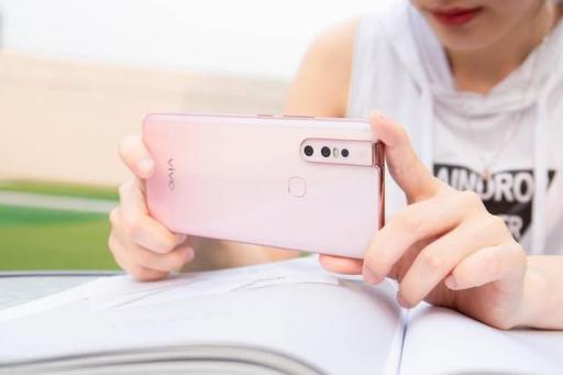 vivo S1寵愛粉強勢來襲，超強自拍發(fā)現(xiàn)更美的你