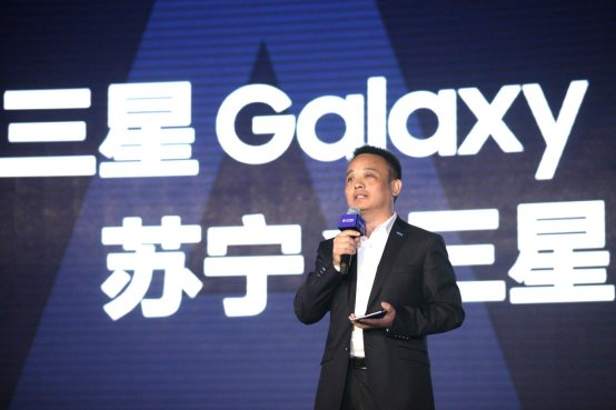 手卡又藏天機(jī)？蘇寧侯恩龍嘗鮮三星折疊屏