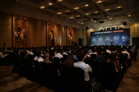 IDC：ICT市場(chǎng)新趨勢(shì)——?jiǎng)?chuàng)新x 智能+ 規(guī)?！?/></p><p>隨著慢全球化趨勢(shì)來臨，經(jīng)濟(jì)增長(zhǎng)放緩，貿(mào)易摩擦加劇。行業(yè)的跨界融合趨勢(shì)愈發(fā)明顯，競(jìng)爭(zhēng)也越來越激烈。數(shù)字化原生代開始陸續(xù)進(jìn)入中產(chǎn)者行列，其對(duì)產(chǎn)品與服務(wù)的需求也更加嚴(yán)苛。這些都對(duì)企業(yè)造成了巨大業(yè)務(wù)壓力，也成為企業(yè)深入做數(shù)字化轉(zhuǎn)型的原因。數(shù)字化轉(zhuǎn)型是業(yè)務(wù)的轉(zhuǎn)型，但需要最新數(shù)字技術(shù)與之結(jié)合，因此，深入洞悉ICT技術(shù)與市場(chǎng)發(fā)展趨勢(shì)是行業(yè)用戶實(shí)現(xiàn)數(shù)字化轉(zhuǎn)型的基石，也是ICT解決方案商獲取商機(jī)的途徑。</p><p align=