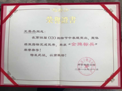 是時候表演真正的技術(shù)了！蘇寧“車神”用叉車挑起礦泉水瓶