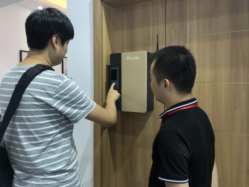 逛建博會(huì)智能家居館新發(fā)現(xiàn)！——樸墅指靜脈鎖與家門(mén)口智能家居新產(chǎn)品