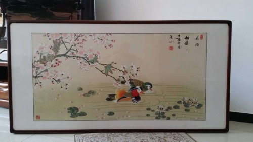 客廳背景墻上的掛畫，名家手繪花鳥國畫更受歡迎